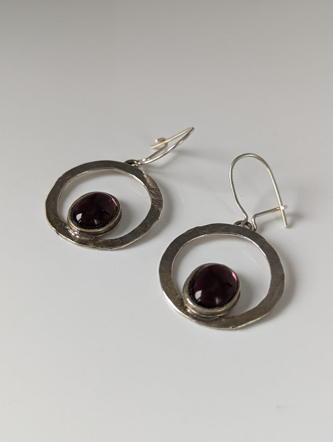 Pendientes de aro de cristal morado Silver Steed