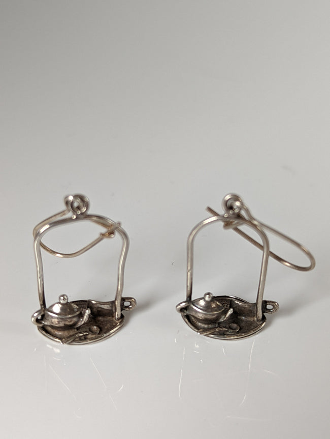 Pendientes colgantes de plata con diseño de caballito de balancín y tetera