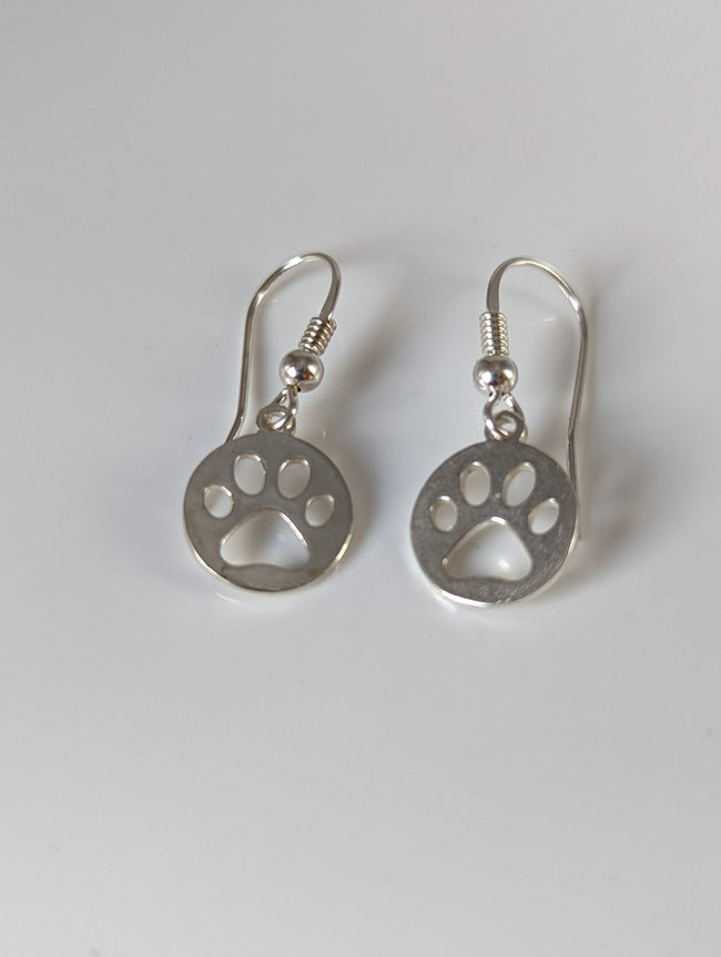 Pendientes plateados con huella de pata redonda Silver Steed