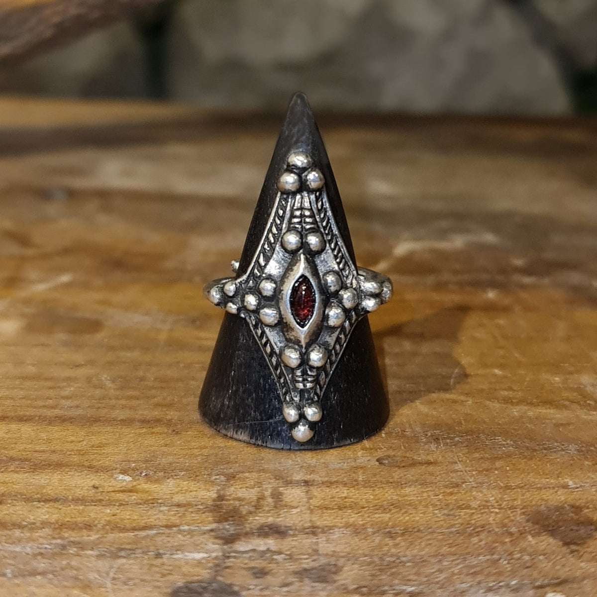 Anillo Pictish de Granate Ajustable