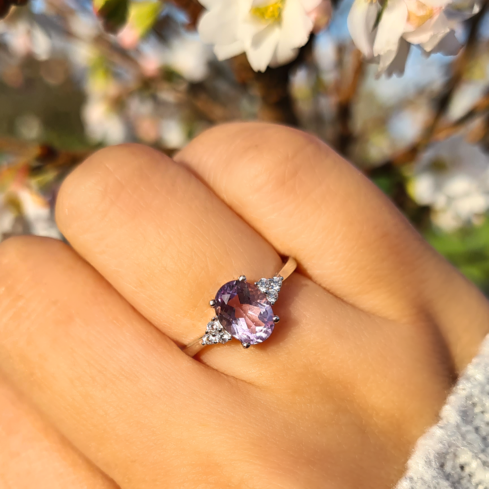 Anillo de amatista lavanda en plata de ley