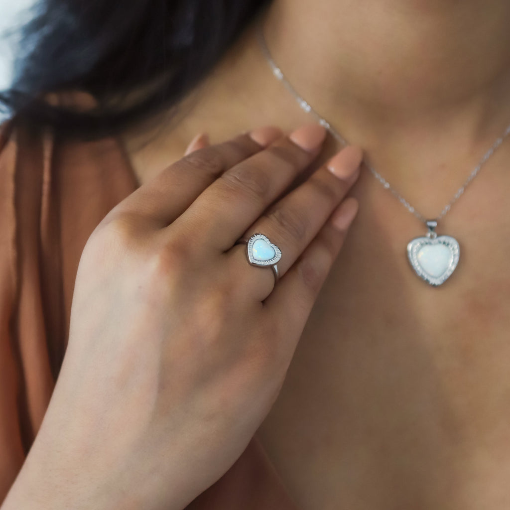 Anillo Roxanne de Ópalo con Corazón | Plata de Ley 925