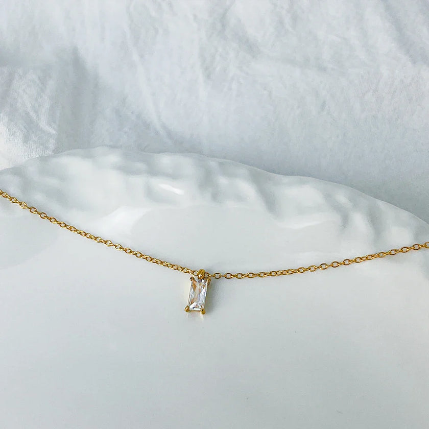 Elegante rechteckige Zirkonia-Halskette – Gold & Silber