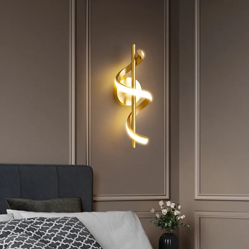 Verdrehte LED-Wandleuchte – Schwarz & Gold Optionen für das Wohnzimmer