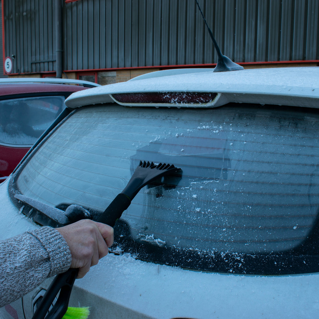 Snow Brush + Ice Scraper Ergo