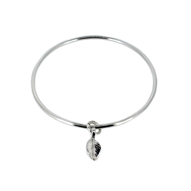 Brazalete con dije de hoja