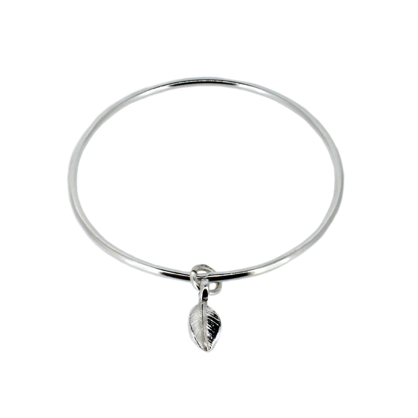 Brazalete con dije de hoja