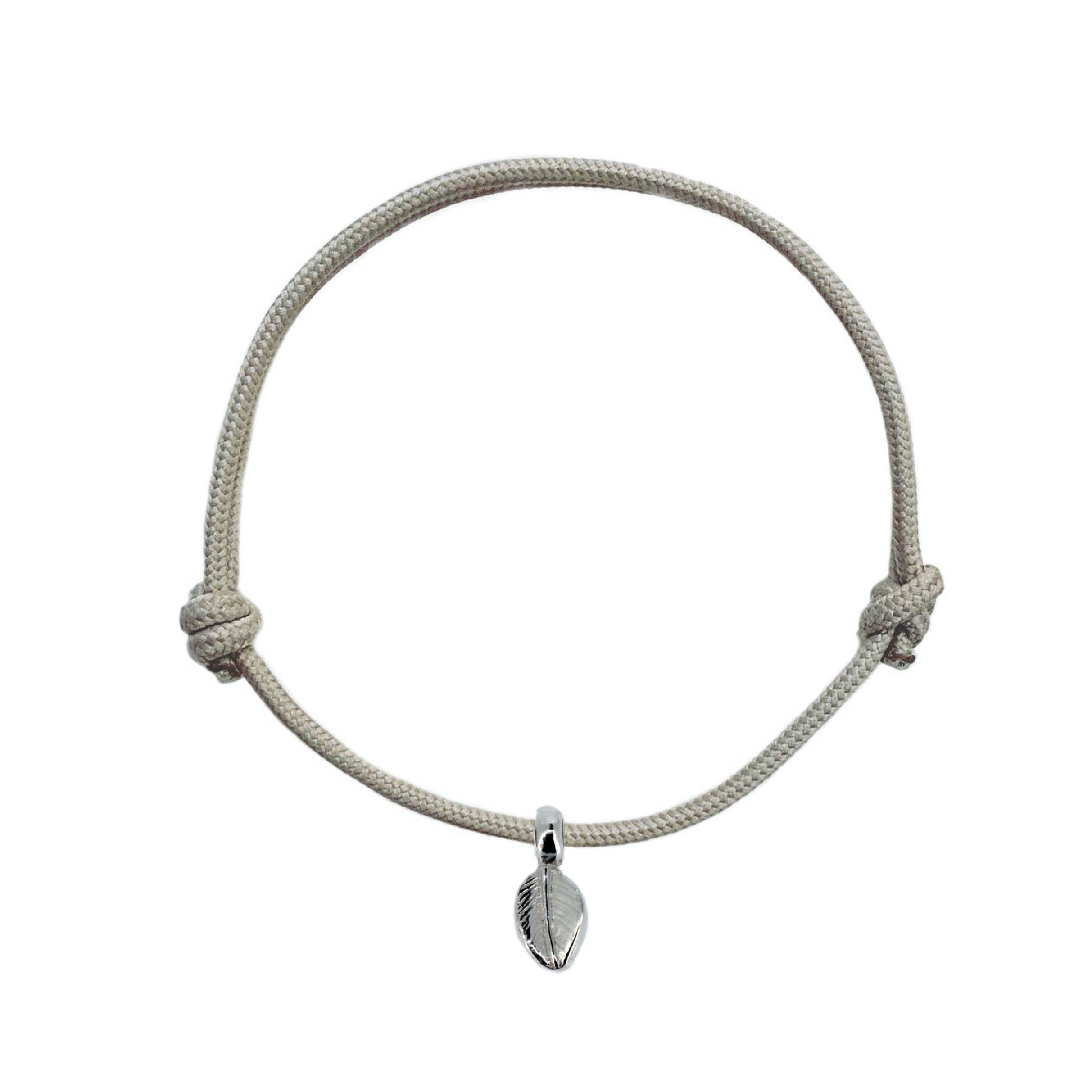 Pulsera de cuerda con dije de hoja