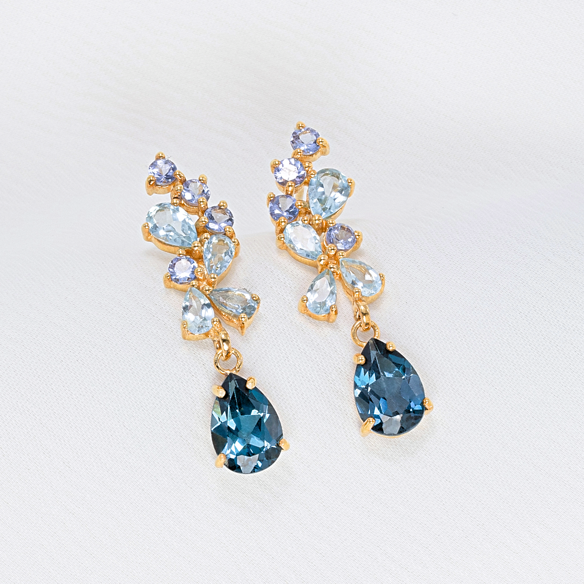 Ohrhänger mit blauem Edelstein in 18 Karat Gold Vermeil