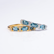 Anillo de eternidad de topacio azul de Londres talla esmeralda en vermeil de oro de 18k