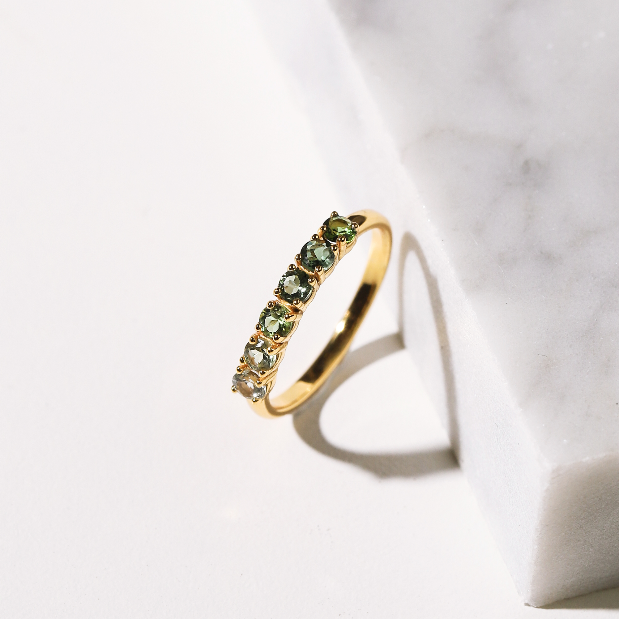 Ombre-Grün-Turmalin-Eternity-Ring in 18 Karat Gold Vermeil