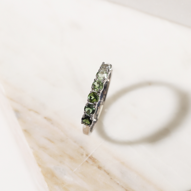 Ombre-Grüner Turmalin-Eternity-Ring aus Sterlingsilber