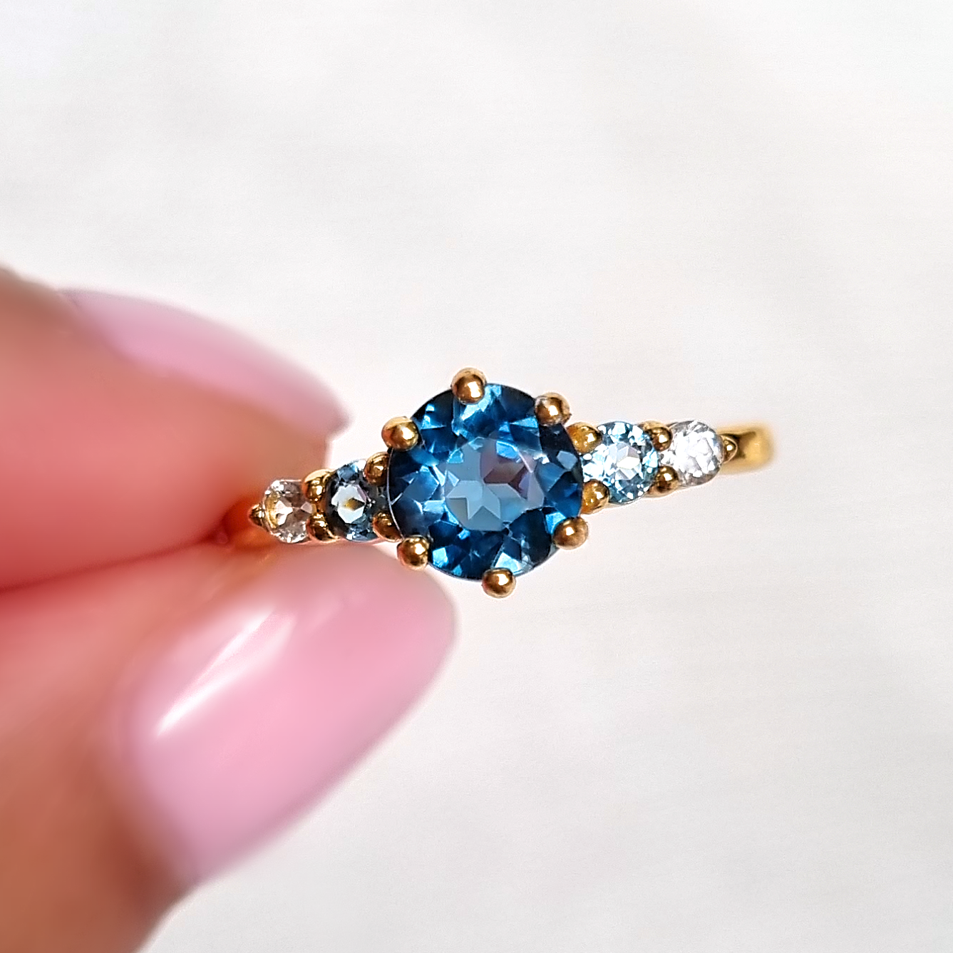 Ombre-Blautopas-Fünfsteinring aus 18k Gold Vermeil