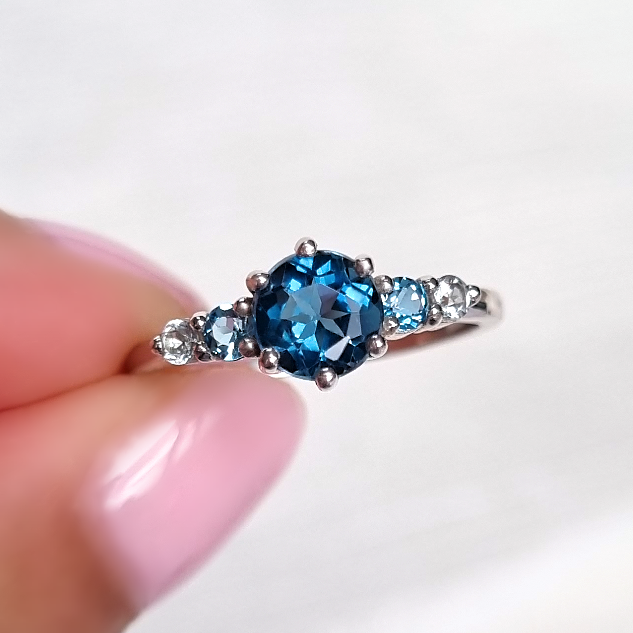 Ombre blauer Topas Fünf-Stein-Ring aus Sterlingsilber