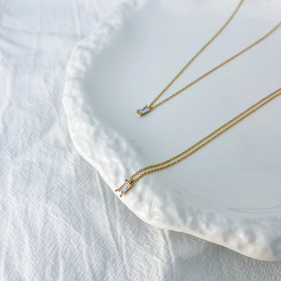 Elegante rechteckige Zirkonia-Halskette – Gold & Silber