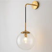 Sizzle Wandlampe mit Glaskugel im Mid-Century-Stil – Bernstein/Rauch/Klar