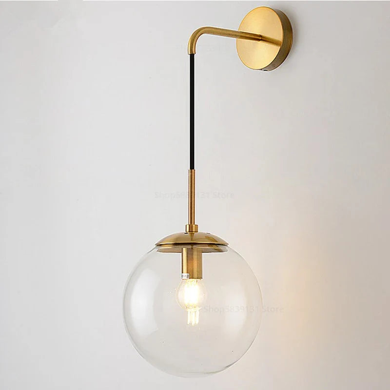 Sizzle Wandlampe mit Glaskugel im Mid-Century-Stil – Bernstein/Rauch/Klar
