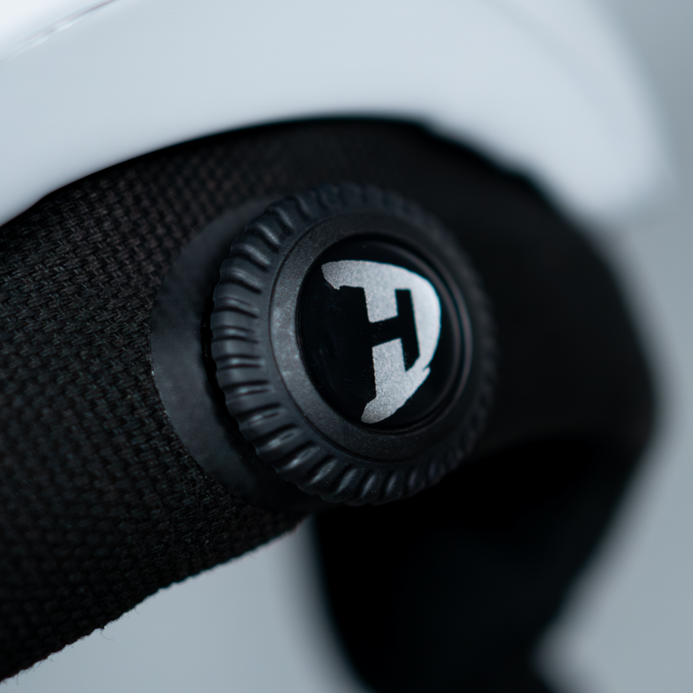Daytona Steeze Snowboardhelm - Verstellbarer Helm für Herren, Damen & Jugendliche - Mattes Kreide-Weiß-Finish