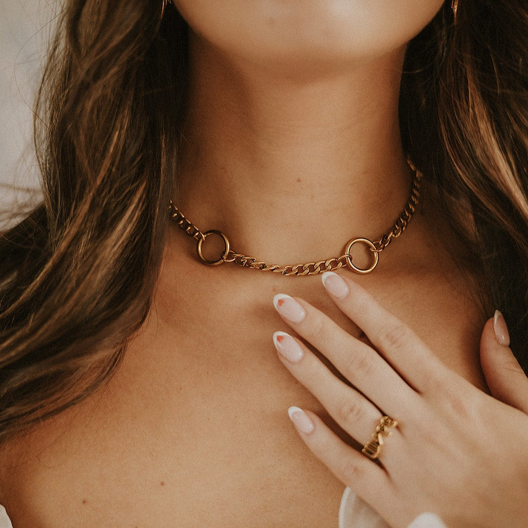 Aura O Ring Gold Curb Chain Choker Necklace