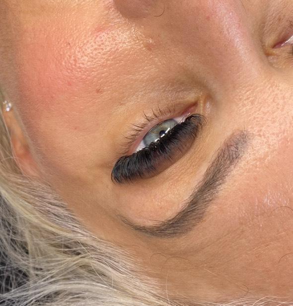 Platinum Volume Lashes 16 Row Mixed Tray