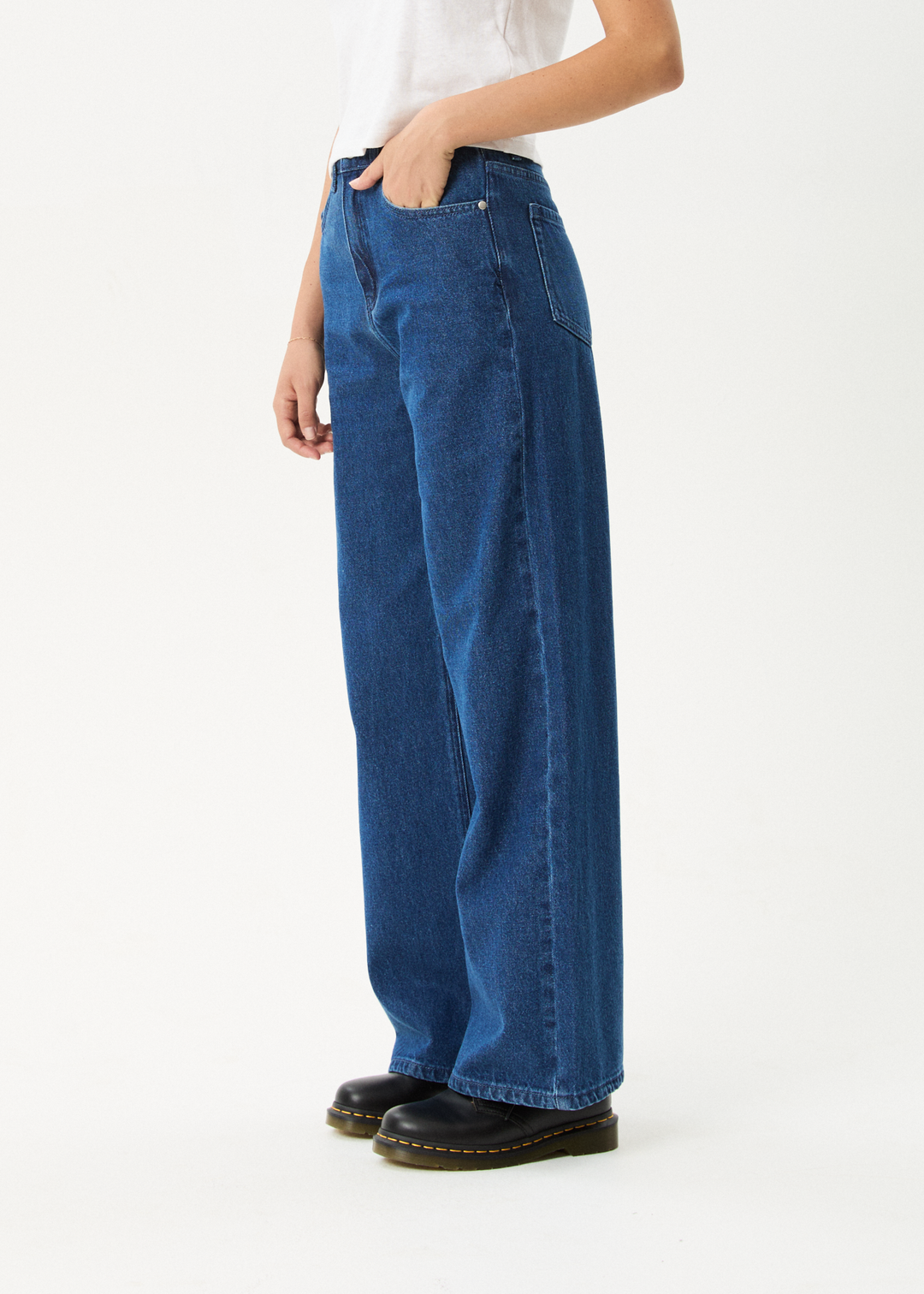 Afends Bella – Baggy Jeans mit weitem Bein