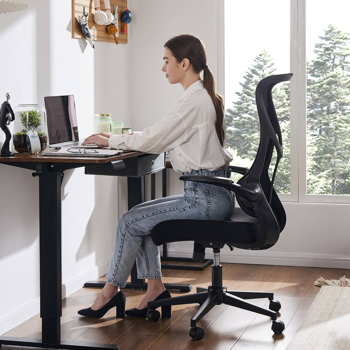 Auraspine Ergonomic Mesh Office Chair with Adjustable Lumbar Support & Breathable Backrest