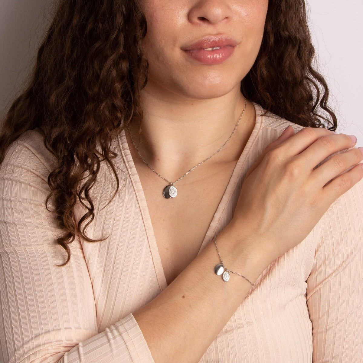 Diamonfire Gravierbare schlichte Tag-Halskette mit pavé-gefasster Tag
