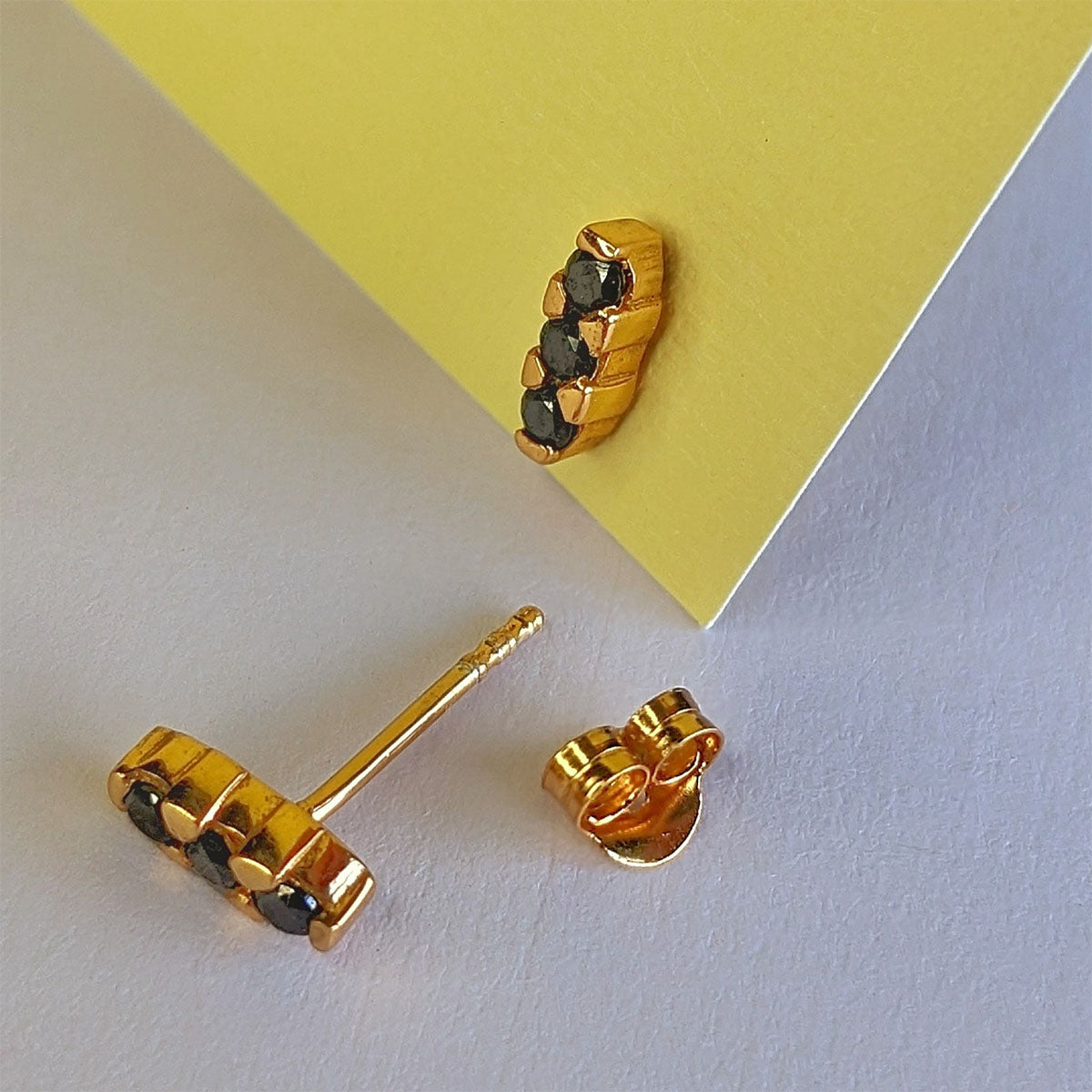Ohrstecker-Set mit drei schwarzen Zirkonia in Gold