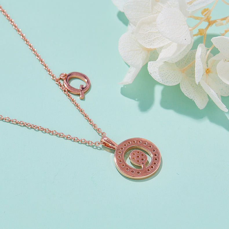 Einer der 26 Buchstaben, Q, besetzt mit hochwertigem Moissanit, luxuriöser und modischer Leichtluxus-Trendschmuck, Silberkette, Anhänger S925 Silber, galvanisiertes Roségold