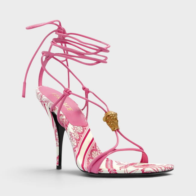 Sandalias de tacón Medusa Barocco de punta cuadrada, en blanco y rosa