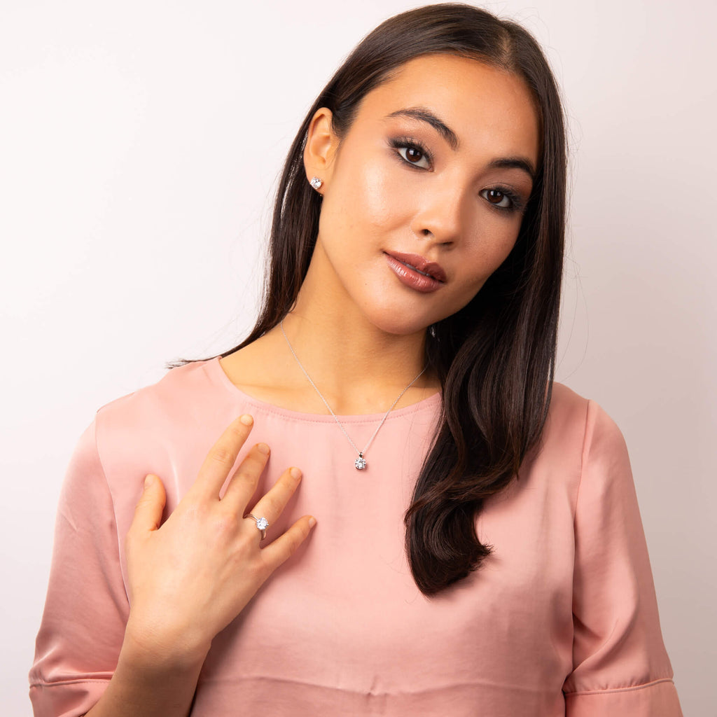 Diamonfire Anhänger mit vier Krallen und Karat