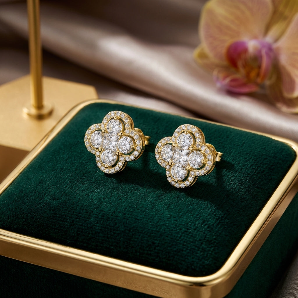 Clover  Stud earrings 18k gold