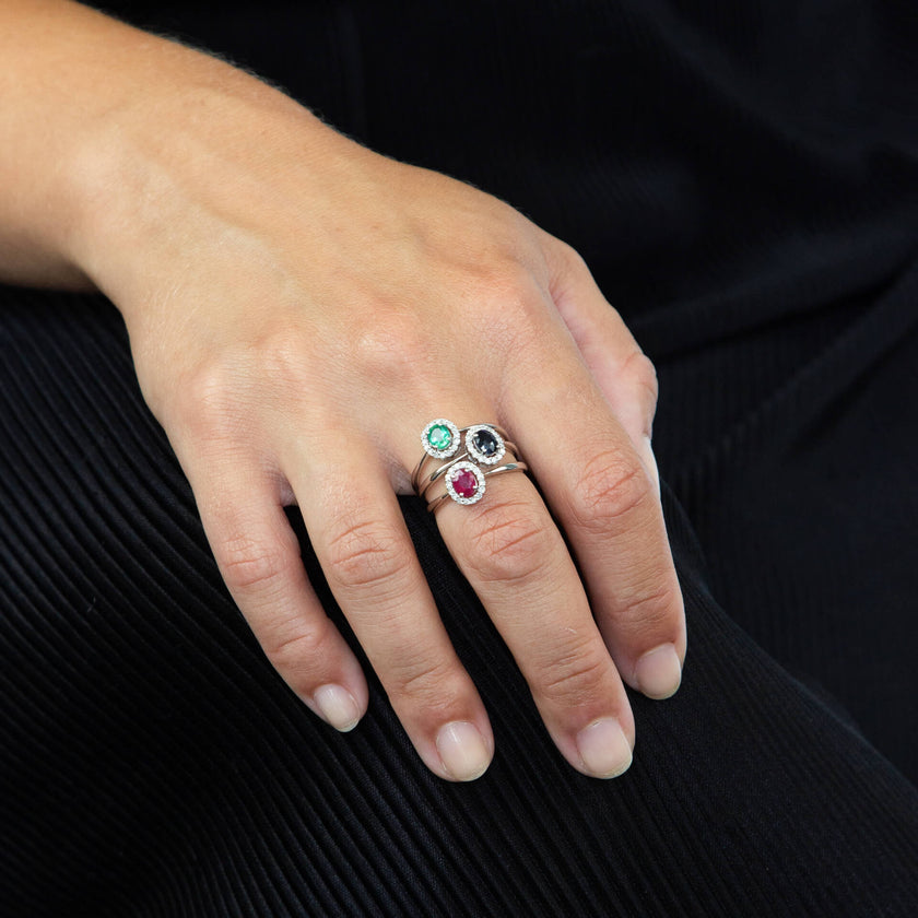 Anillo de oro Elements con piedras preciosas y racimo de diamantes alrededor