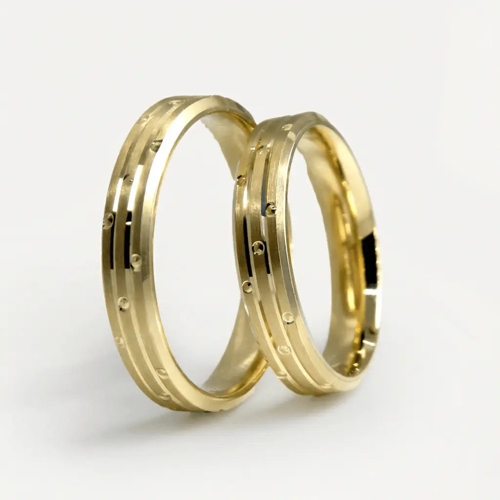 4mm Gold Wedding Band – Minimal Line Stone Detail – 9ct/14ct/18ct Gold