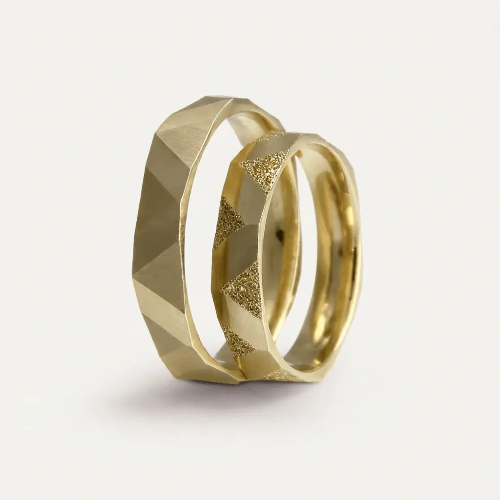 3.5mm Gold Wedding Band – Pyramid Facet Sandblast Detail – 9ct/14ct/18ct Gold