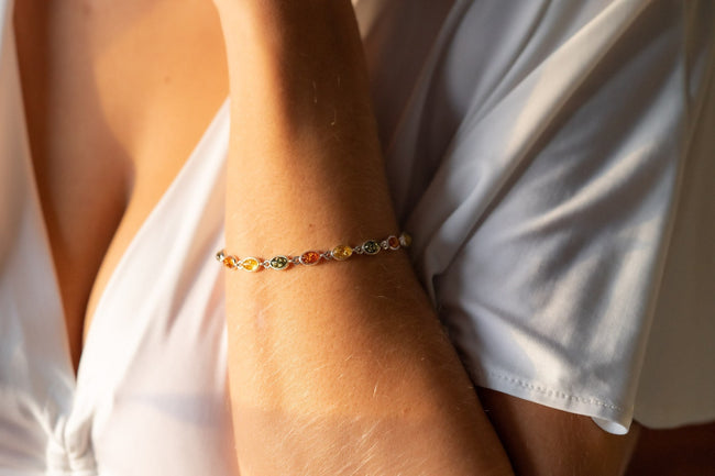 Fijne veelkleurige barnstenen armband