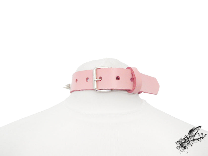 Pinkfarbener genieteter Doppel-O-Ring-Choker (lange und kurze Spikes)