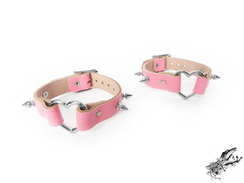 Tobilleras con forma de corazón tachonado rosa