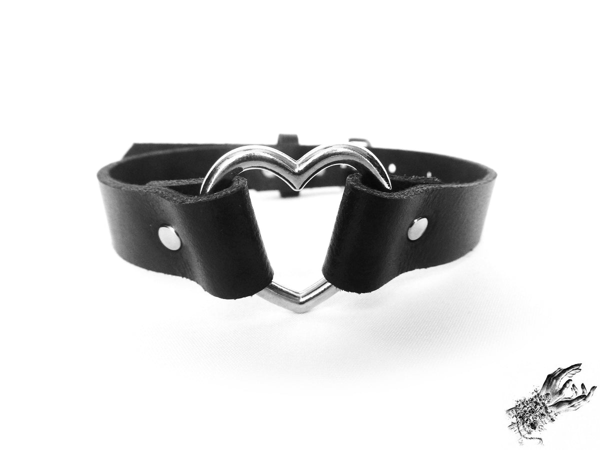 Black Leather Heart Ring Choker