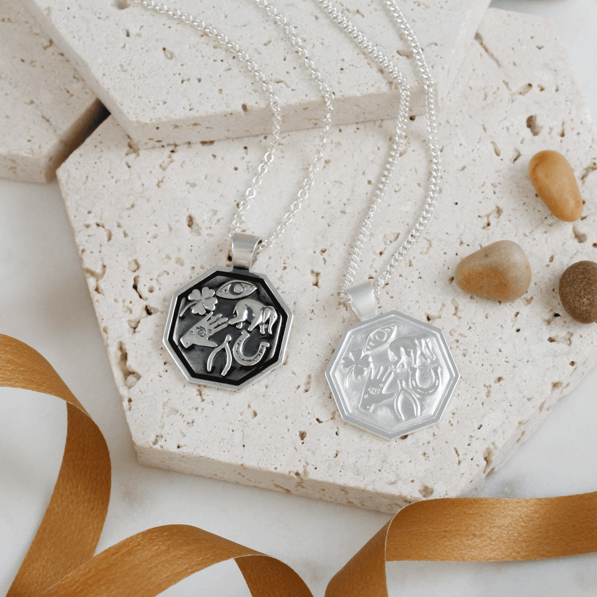 Glücksbringer-Halskette aus Silber mit Personalisierung