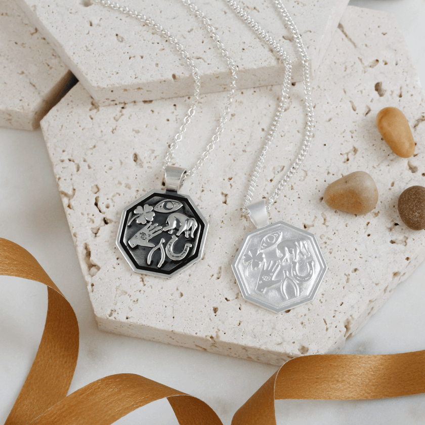 Glücksbringer-Halskette aus Silber mit Personalisierung