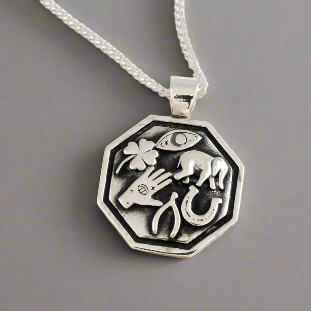Glücksbringer-Halskette aus Silber mit Personalisierung