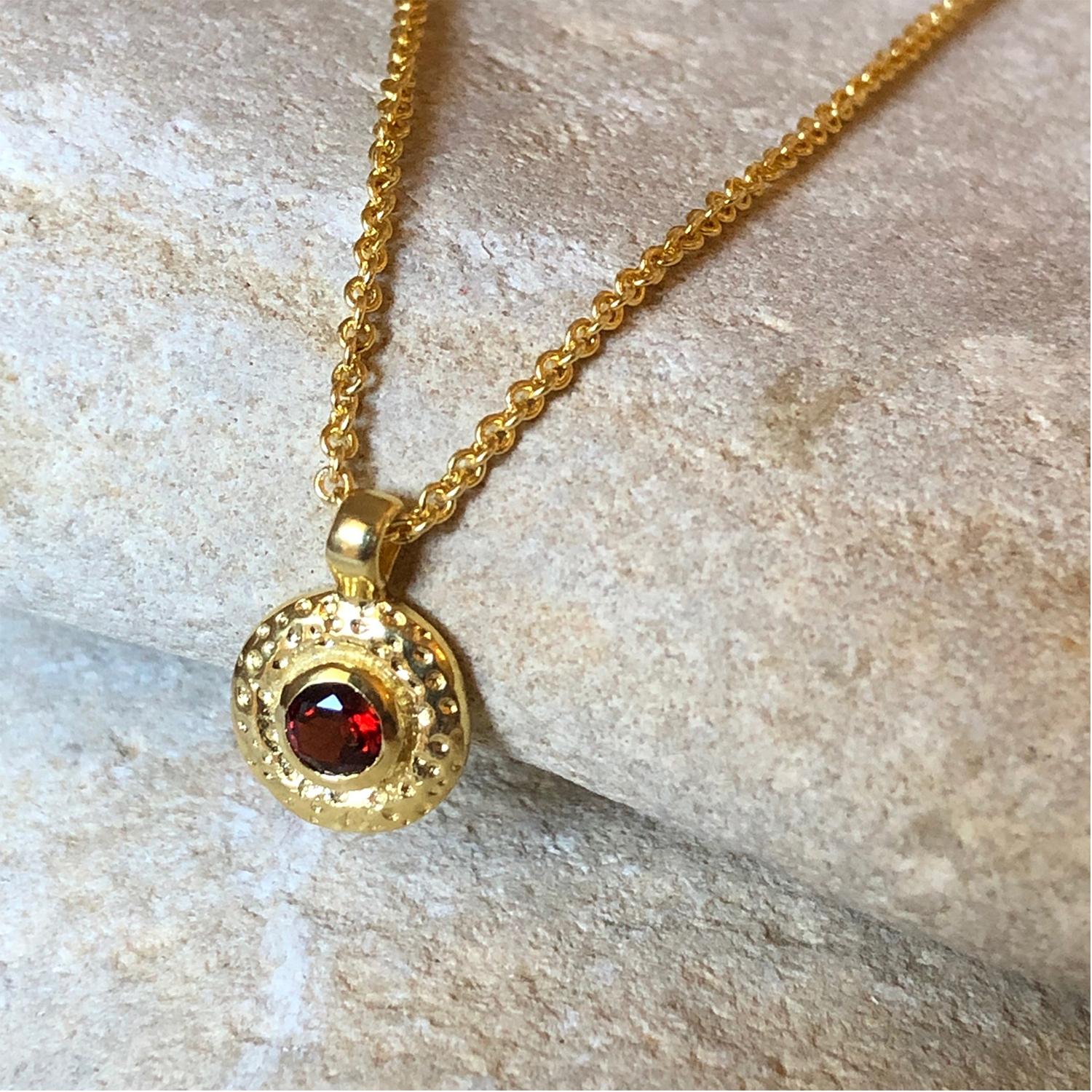 Luna Single Disc Pendant Necklace: Garnet