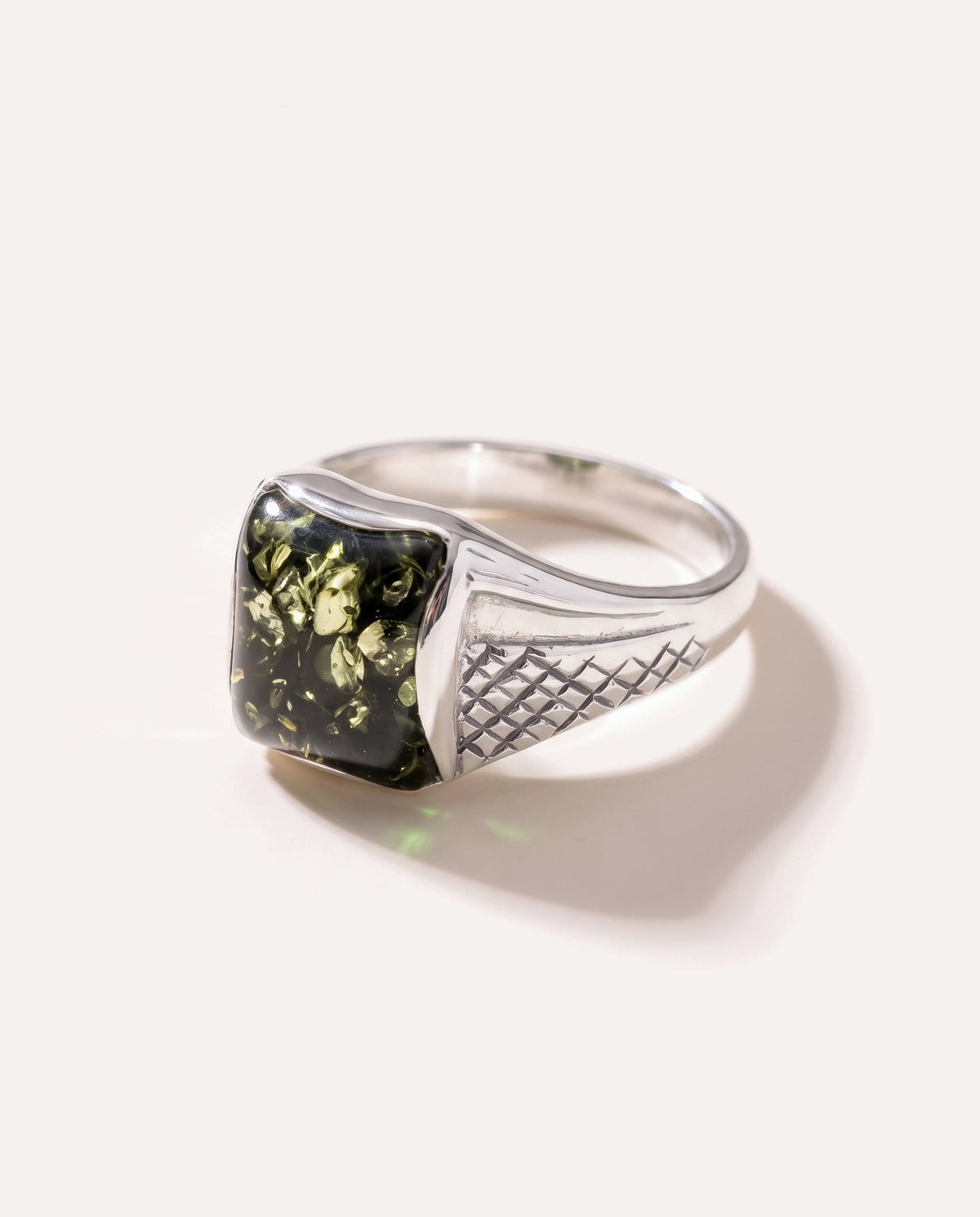 Herenring met groene barnsteen solitaire