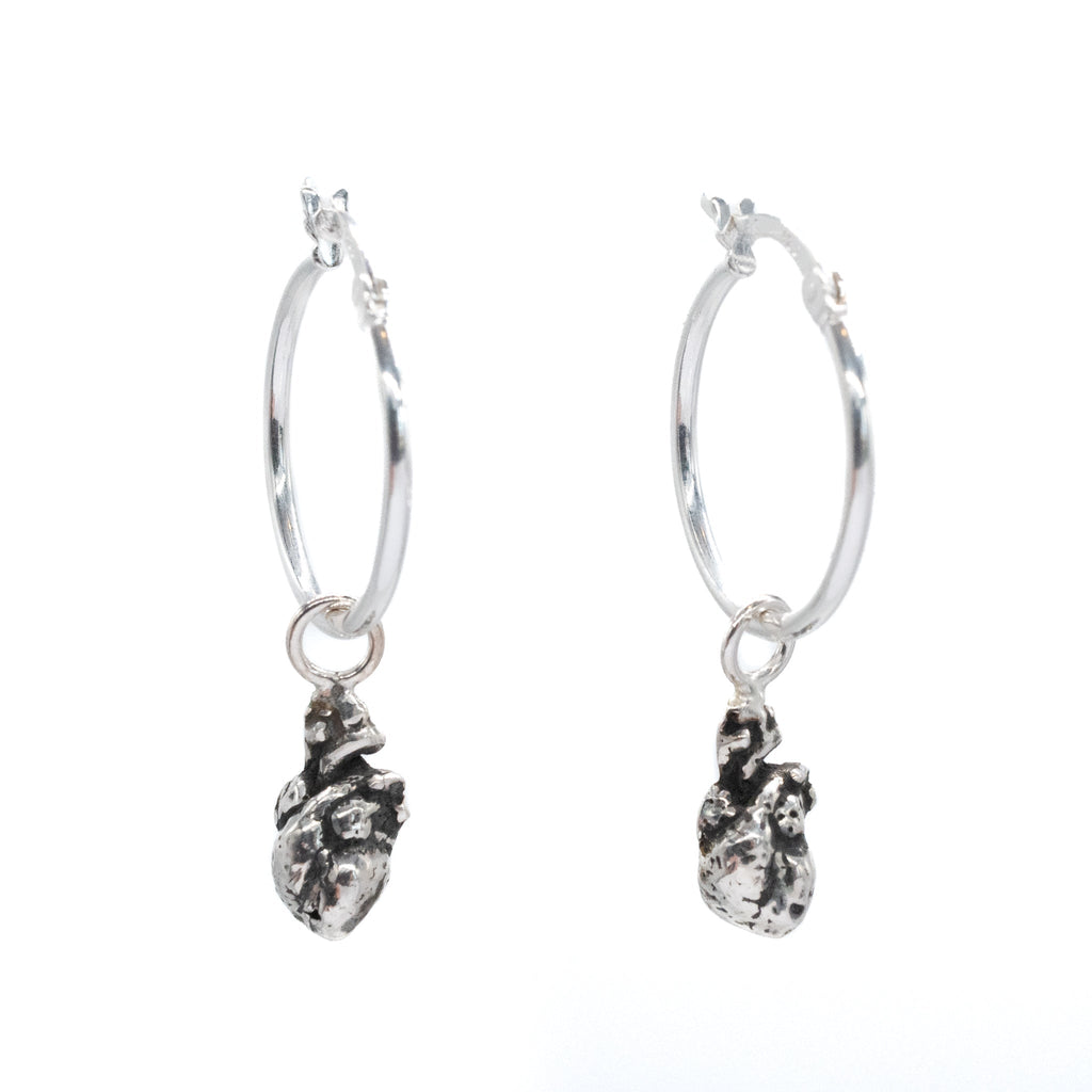 Pendientes de aro con forma de corazón anatómico