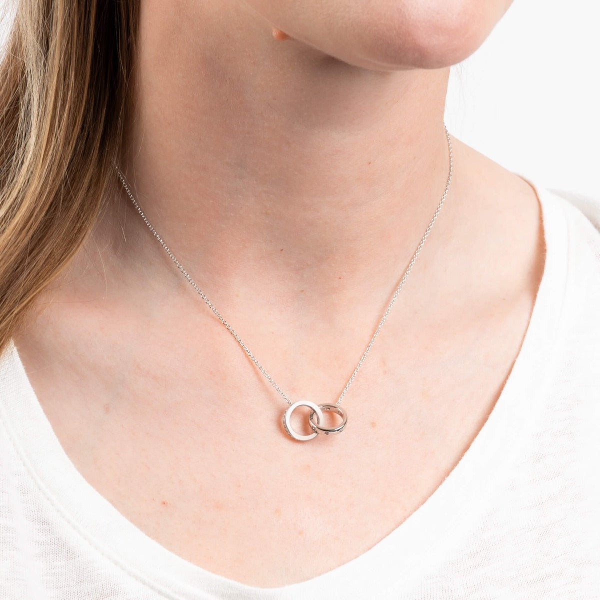 Diamonfire ineinandergreifende Ringe Halskette