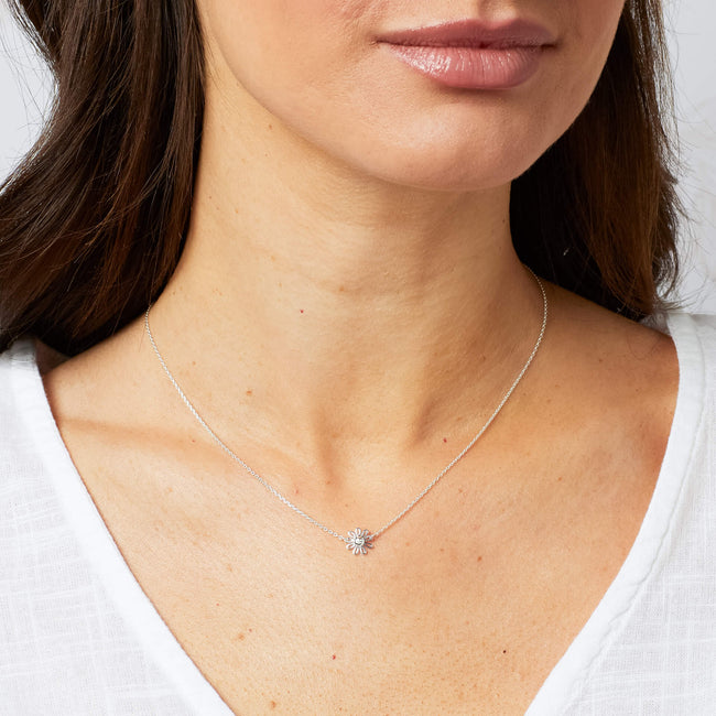 Collar de plata Daisy Thorncliff de Laura Ashley