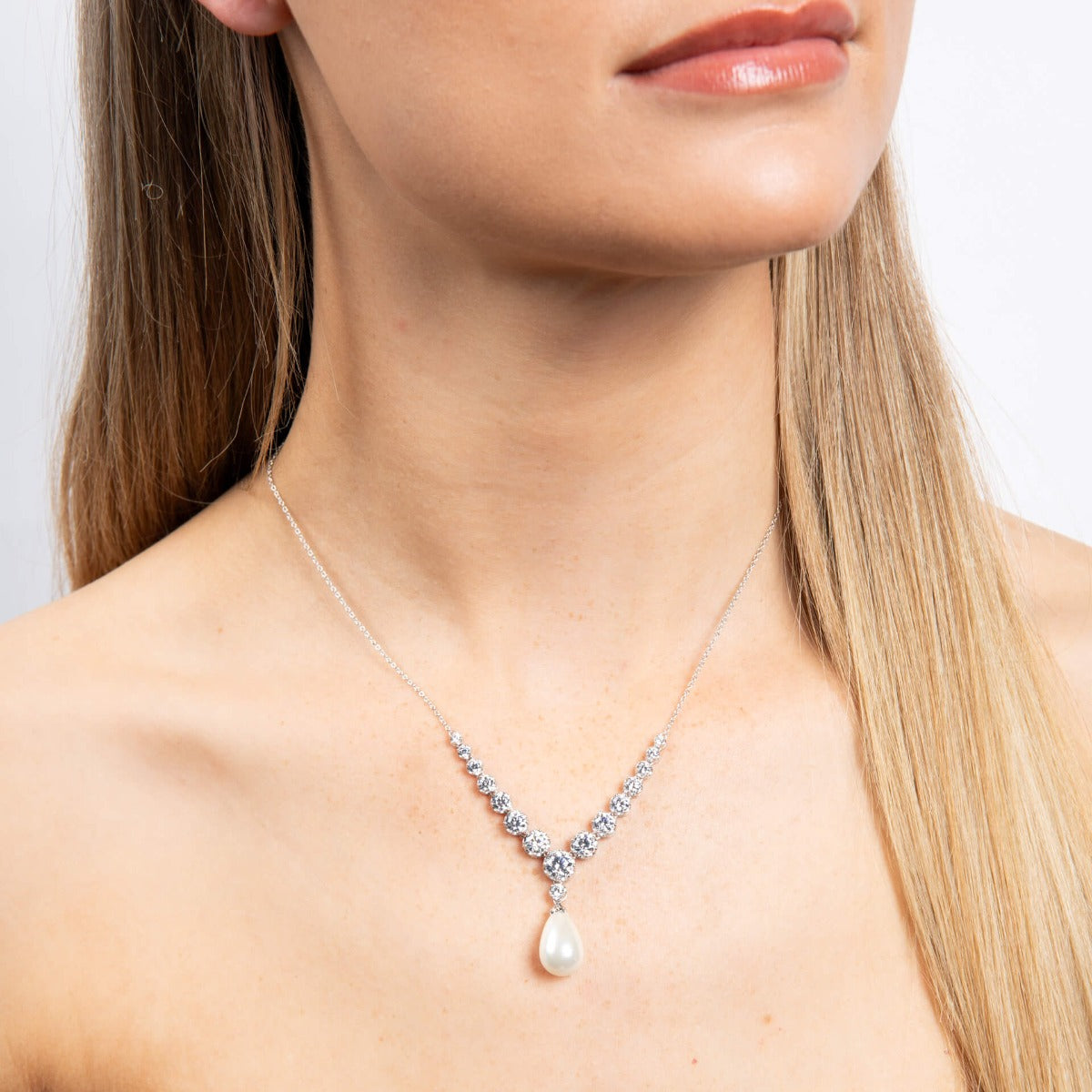 Diamonfire Statement-Halskette mit Zirkonia-Verzierung und Tropfenperle aus Muschelkern
