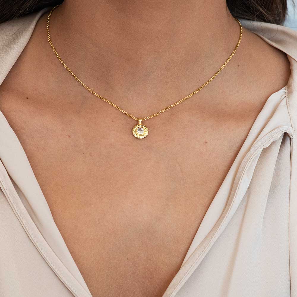 Luna Single Disc Pendant Necklace: Garnet