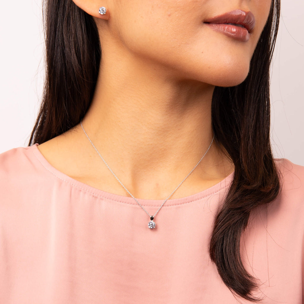 Diamonfire Anhänger mit vier Krallen und Karat